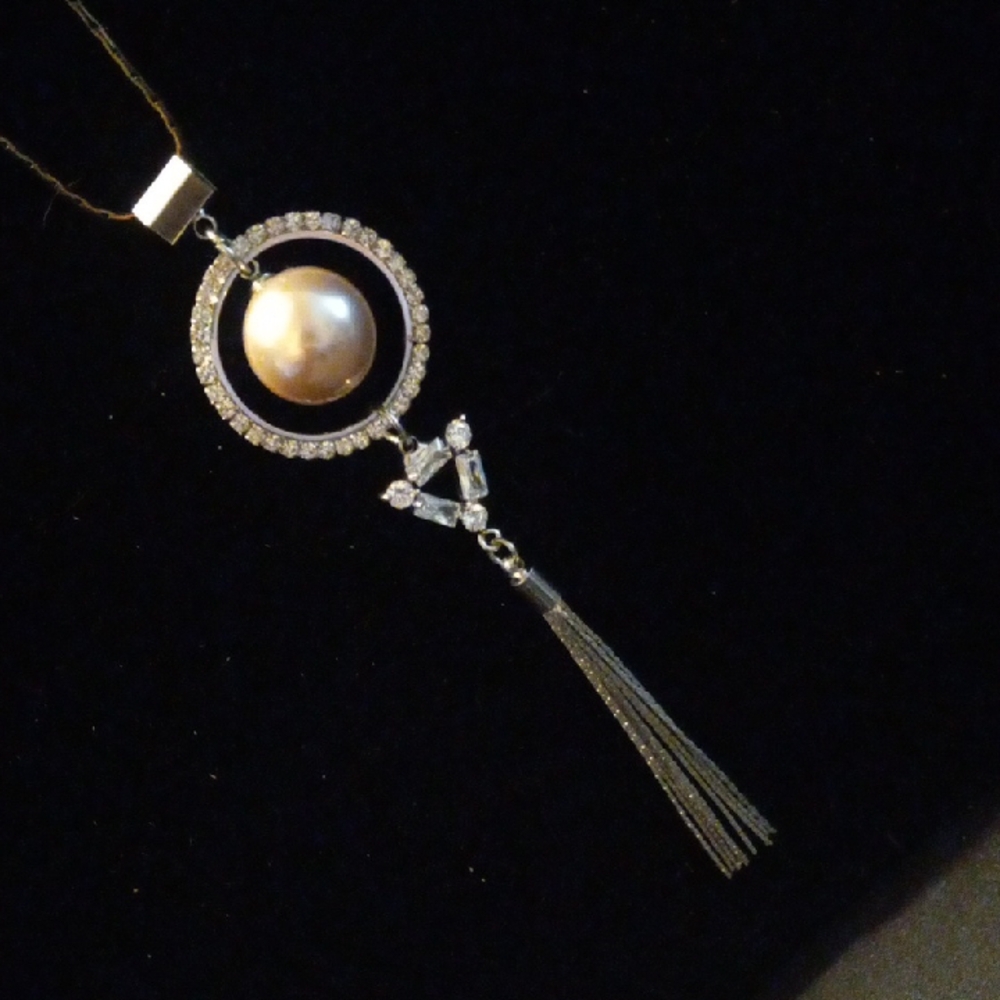 Lucky BrandElegant faux Pearl and Crystal Pendant Necklace